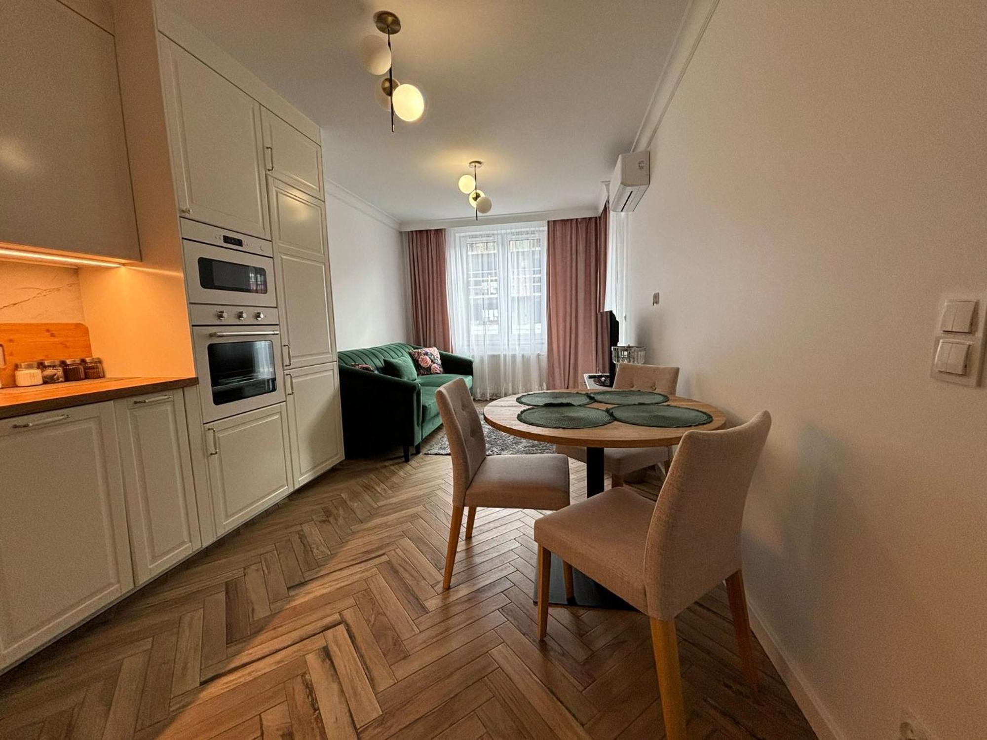 Apartamenty W Centrum Bialegostoku Z Parkingiem W Garazu Podziemnym Białystok Buitenkant foto